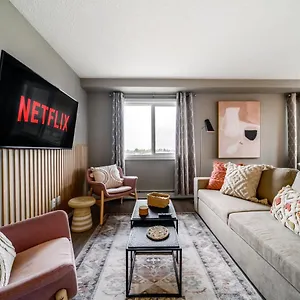 Peaceful Oasis Condo, Ac, Floor, Secure Ug Parking, Balcony, King Bed! Edmonton